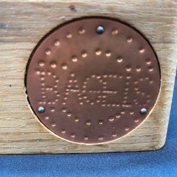 Wood Bagel Miter Holder With Handle - Picture 4 of 8